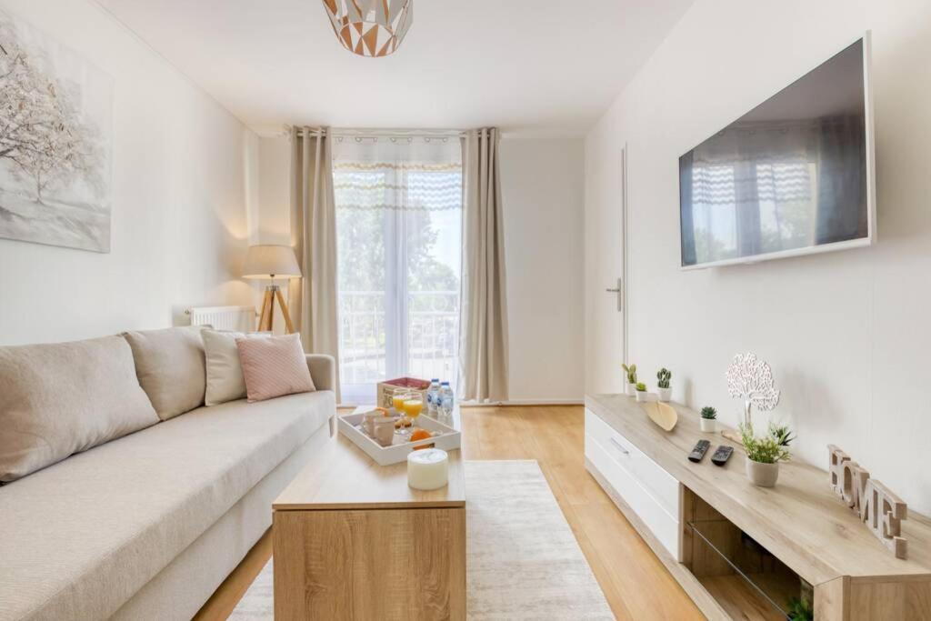L'Elysee - Easy Check-In - Arrivee Autonome - Place Parking Privative - T2 Surequipe - Wifi - Netflix Apartamento Courcouronnes Exterior foto