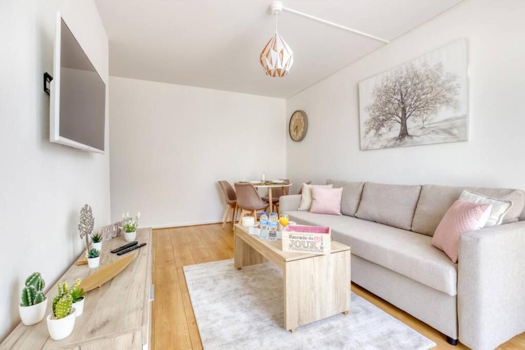 L'Elysee - Easy Check-In - Arrivee Autonome - Place Parking Privative - T2 Surequipe - Wifi - Netflix Apartamento Courcouronnes Exterior foto
