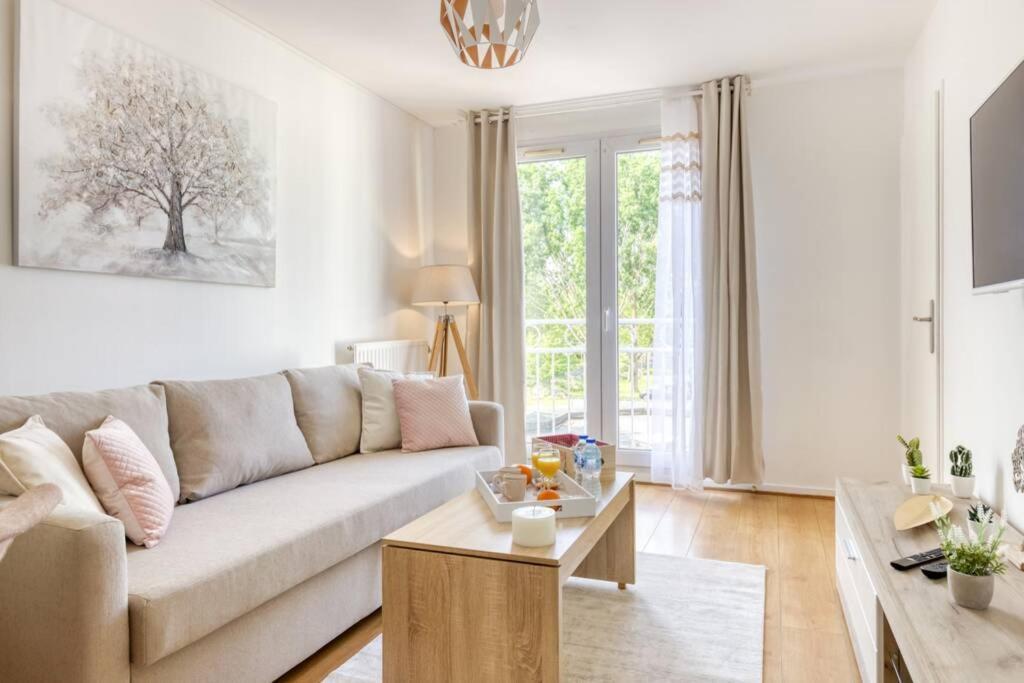 L'Elysee - Easy Check-In - Arrivee Autonome - Place Parking Privative - T2 Surequipe - Wifi - Netflix Apartamento Courcouronnes Exterior foto